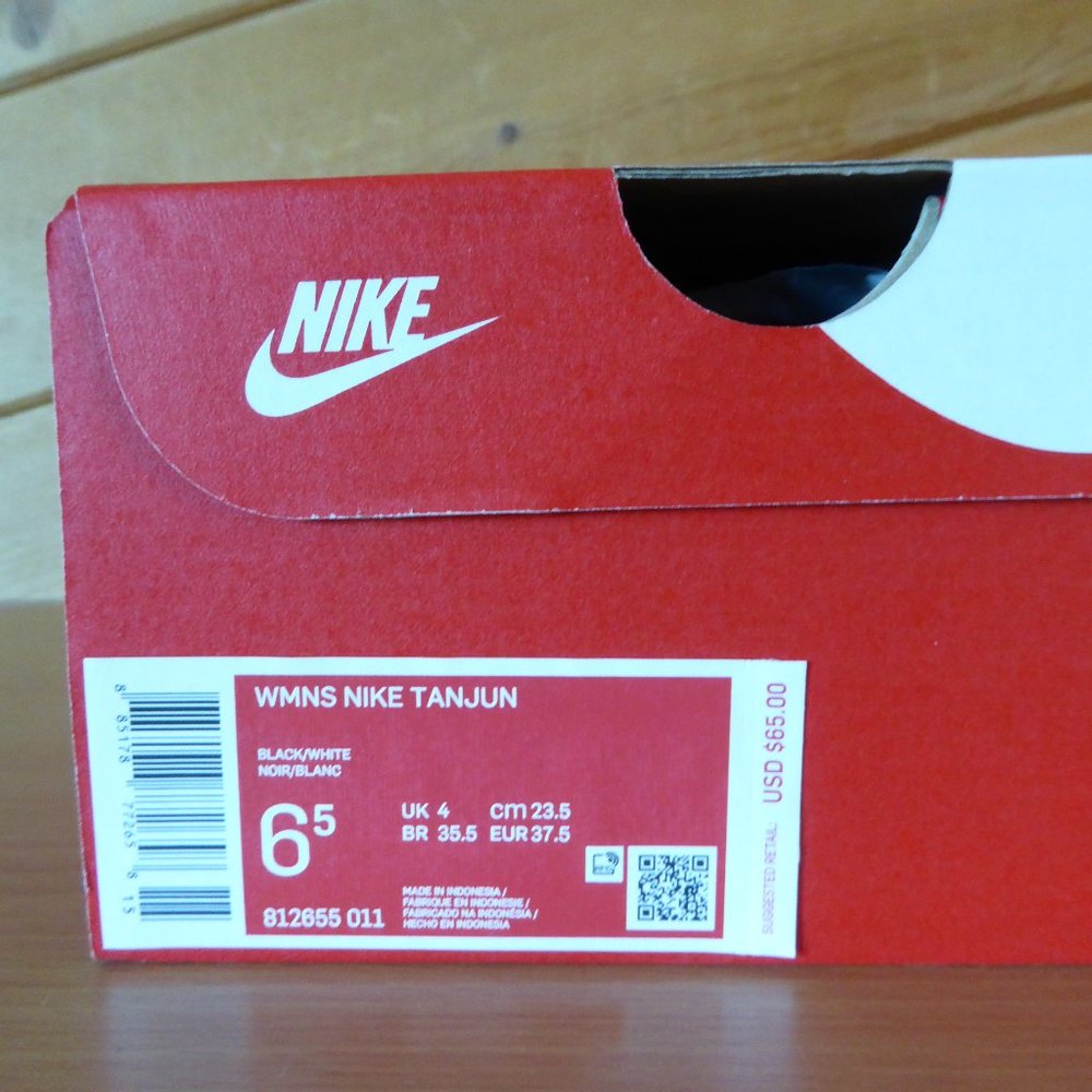 Nike Tanjun Black White Women's Ladies Sneakers Running Shoes Brand New - Picture 9 of 10